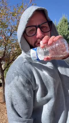 Water-Repellent Hoodie Pour Test — illustrative cover